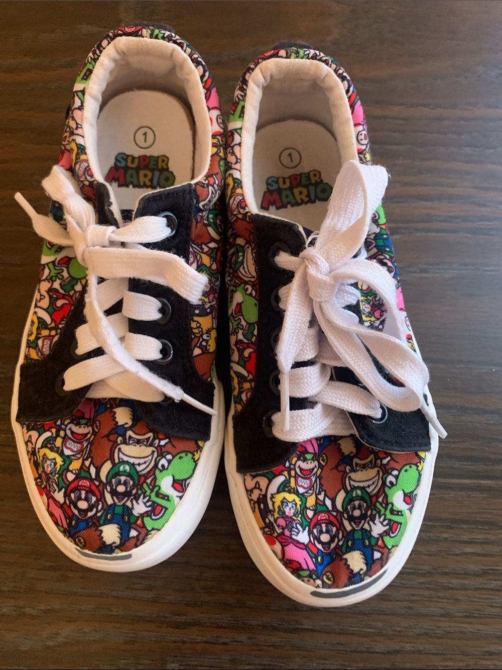Nintendo Super Mario Kids Canvas Sneakers Sz 1 White, Black, Red, Green, Pink